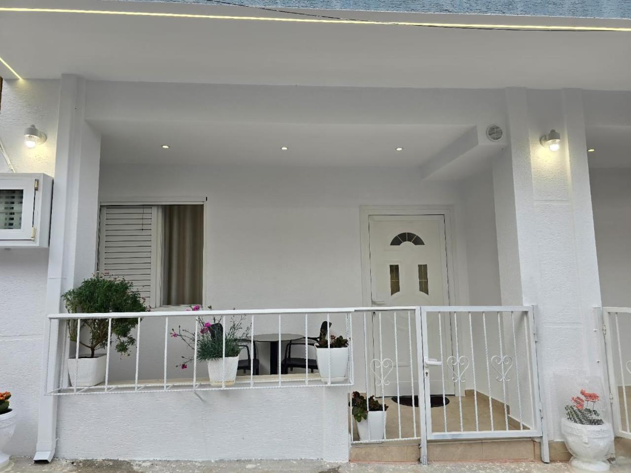 Aila Apartment Saranda Extérieur photo