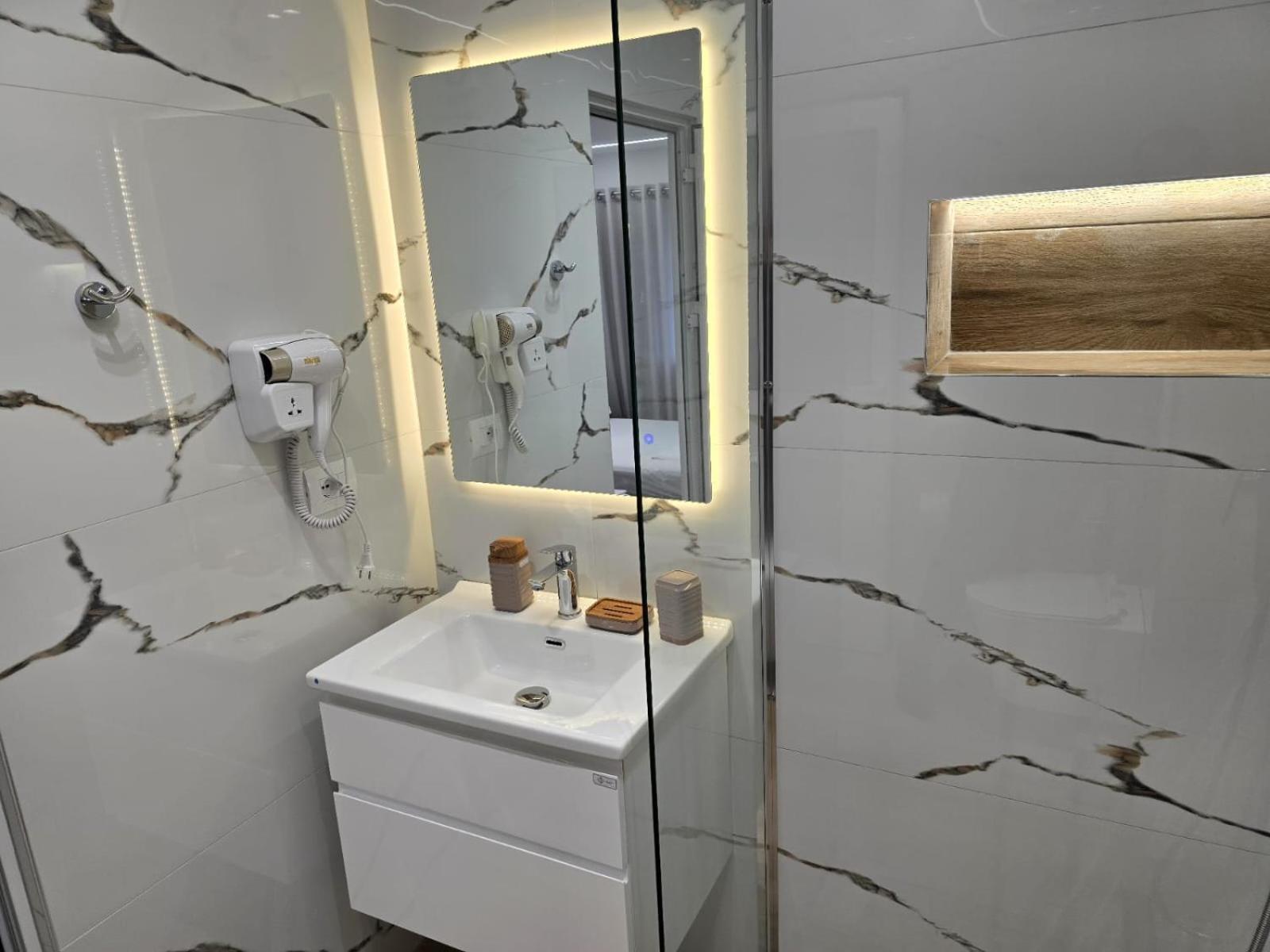 Aila Apartment Saranda Extérieur photo